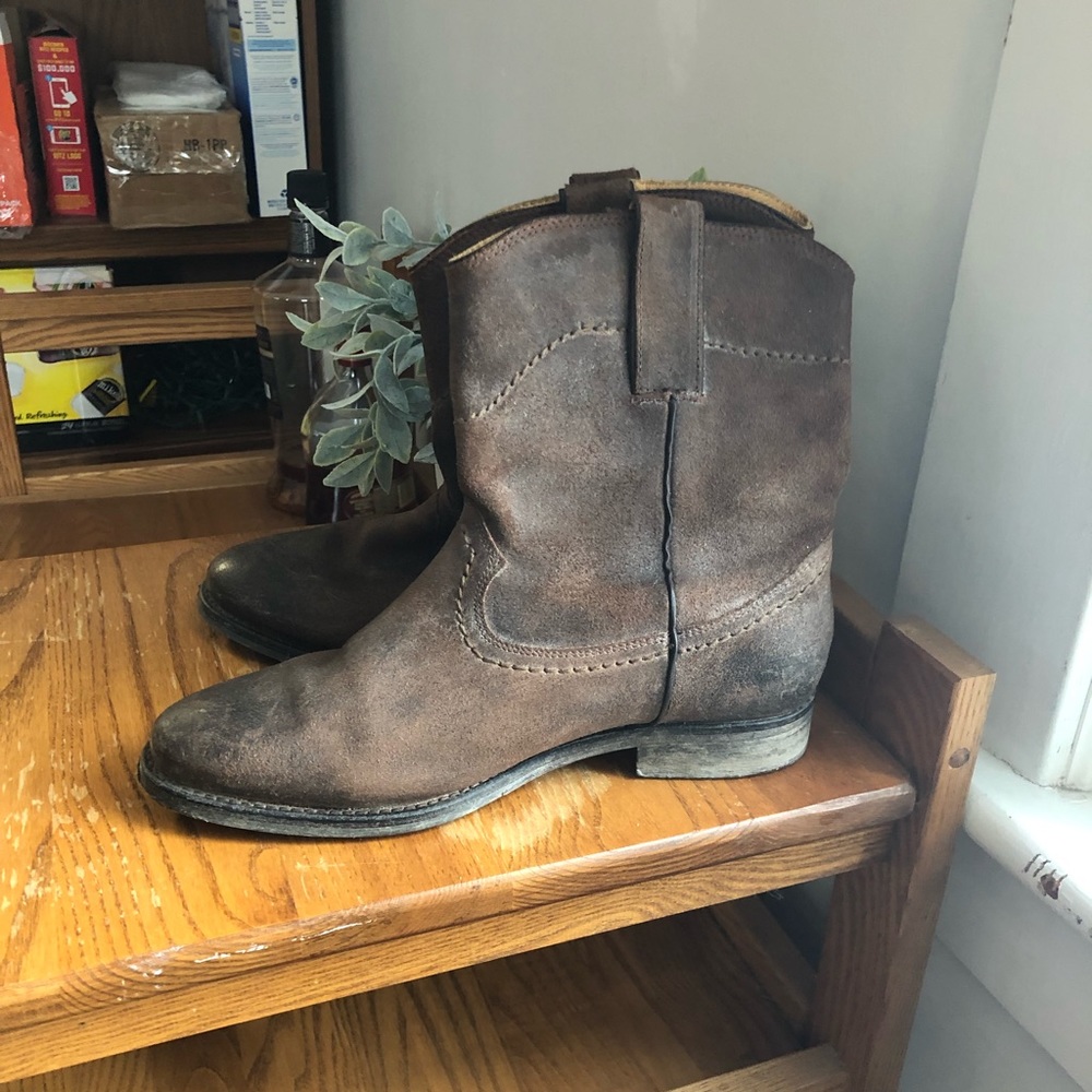 Brown short boots!